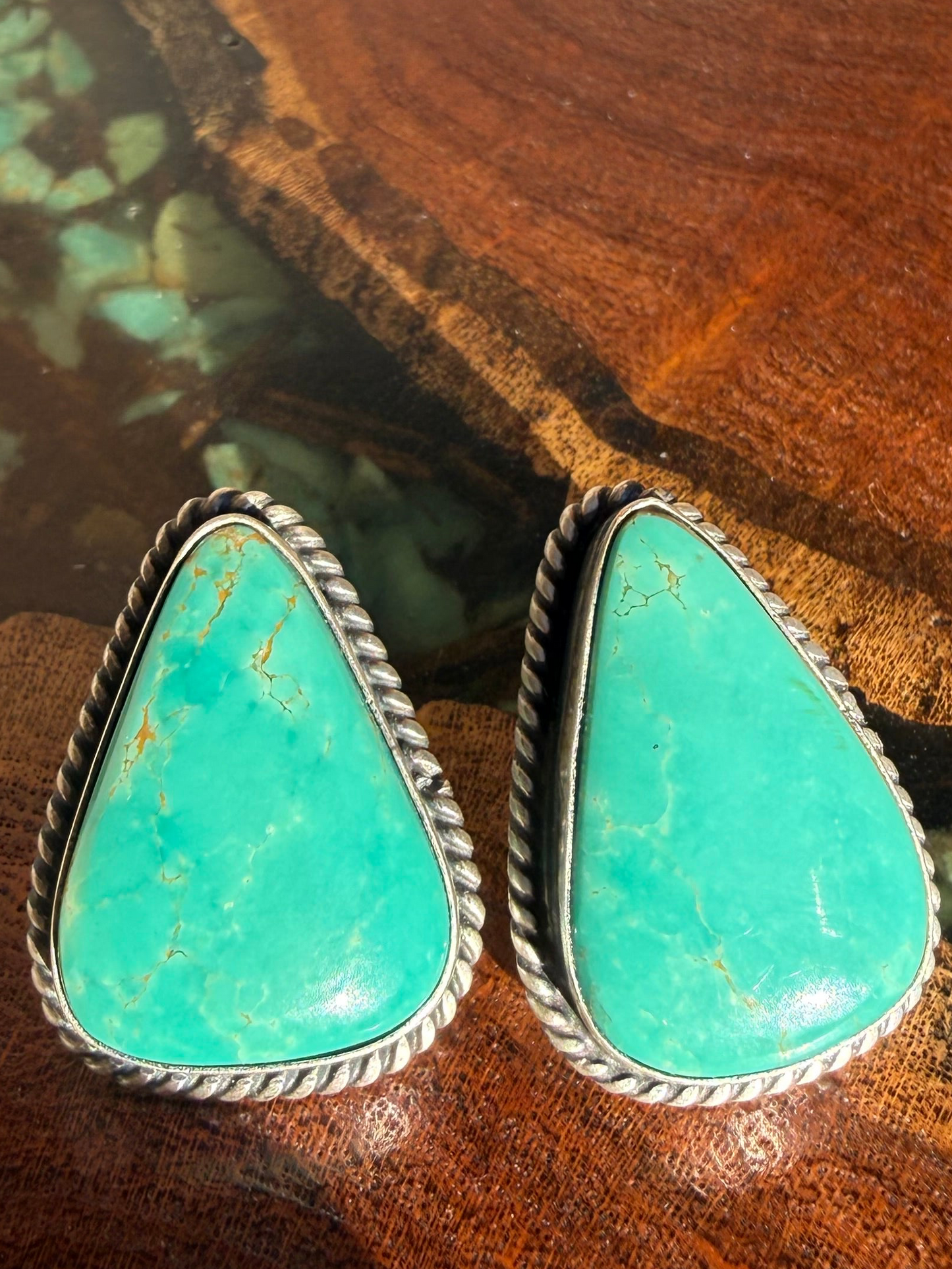 Navajo Handmade Kingman Turquoise Studs