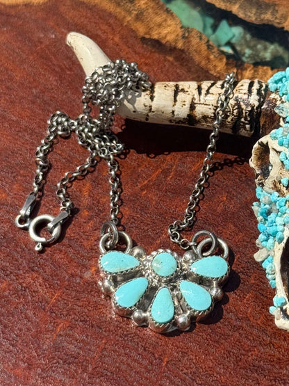 Navajo Handmade Kingman Turquoise Half Cluster Fixed Chain Necklace
