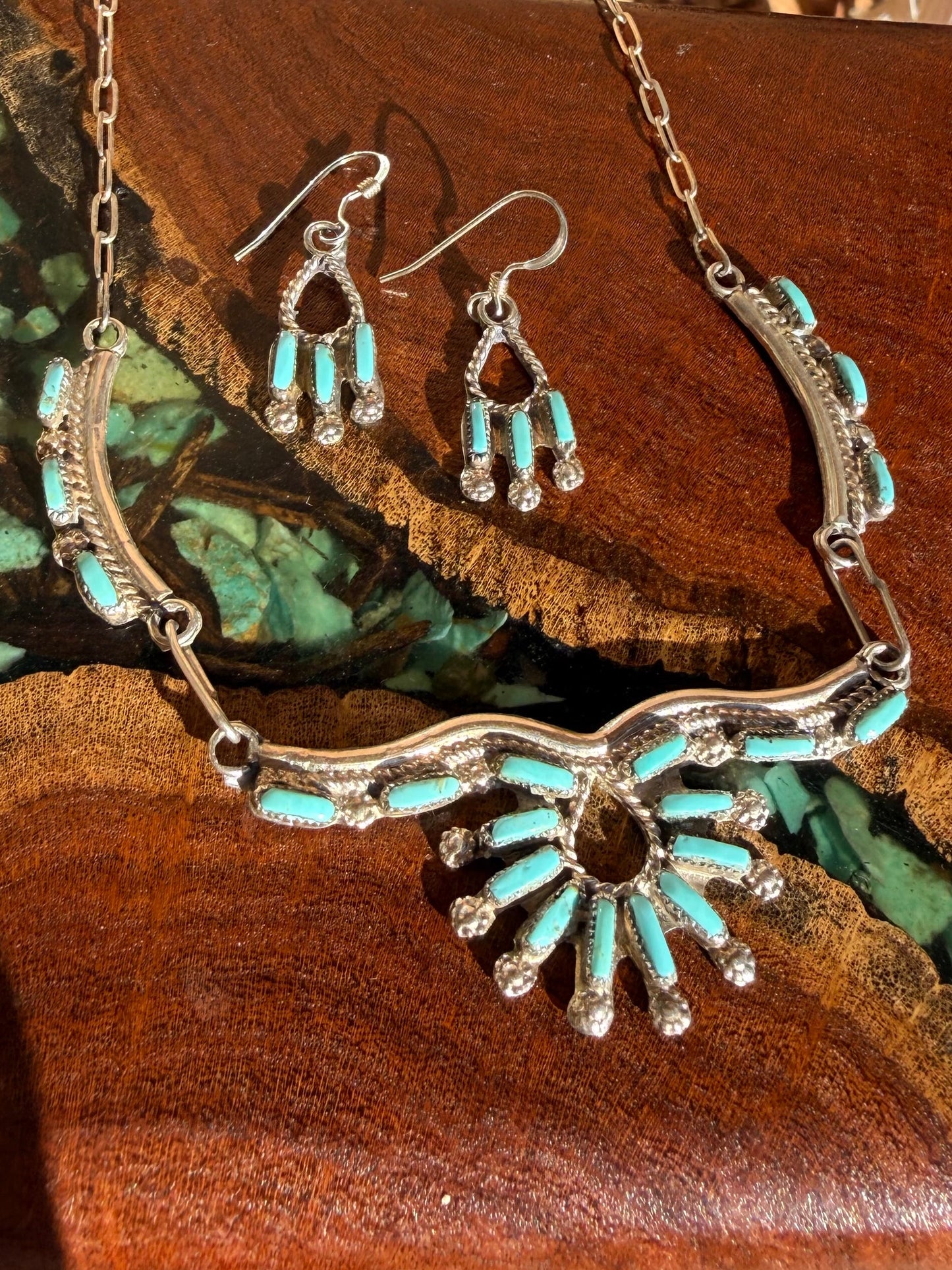 Handmade Zuni Kingman Needle Point Necklace with Earrings