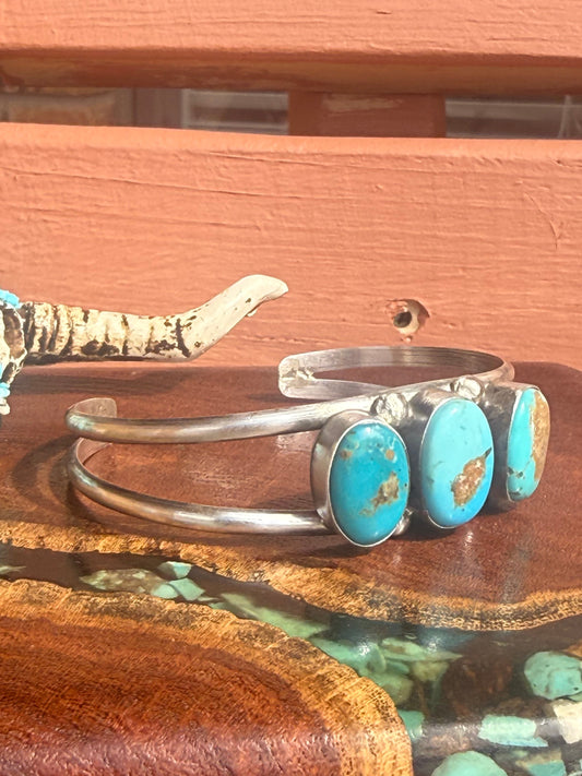 Navajo Handmade Kingman Turquoise Three Stone Cuff