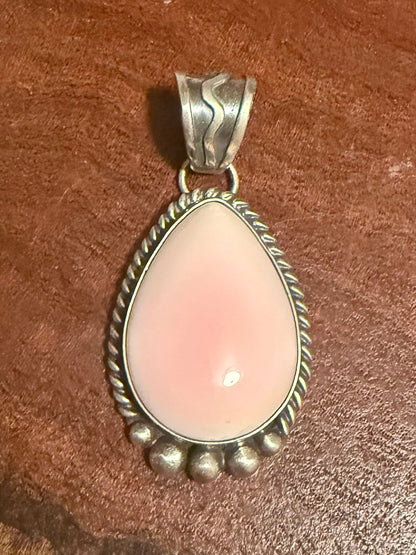 Navajo Handmade Pink Conch Pendant Set In Sterling Silver