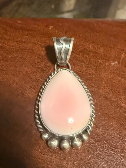 Navajo Handmade Pink Conch Pendant Set In Sterling Silver