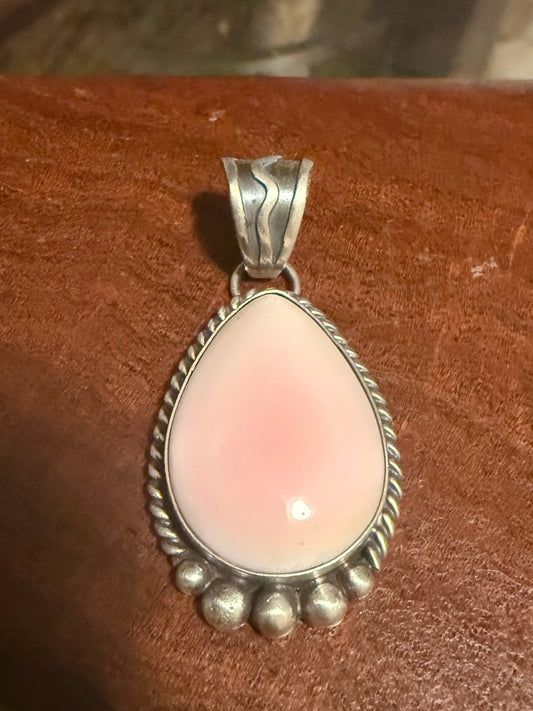 Navajo Handmade Pink Conch Pendant Set In Sterling Silver