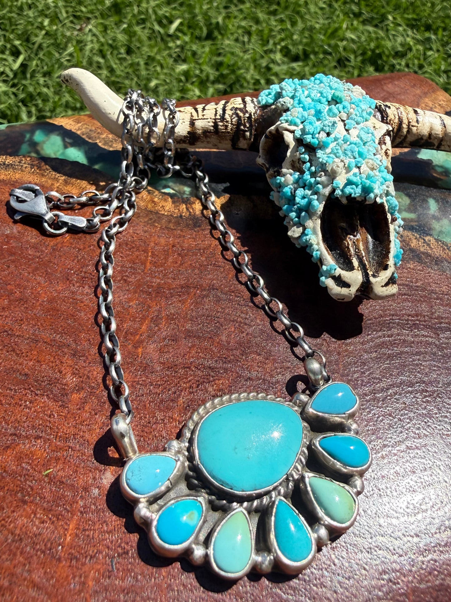 Navajo Handmade Kingman Turquoise Half Cluster Fixed Chain Necklace