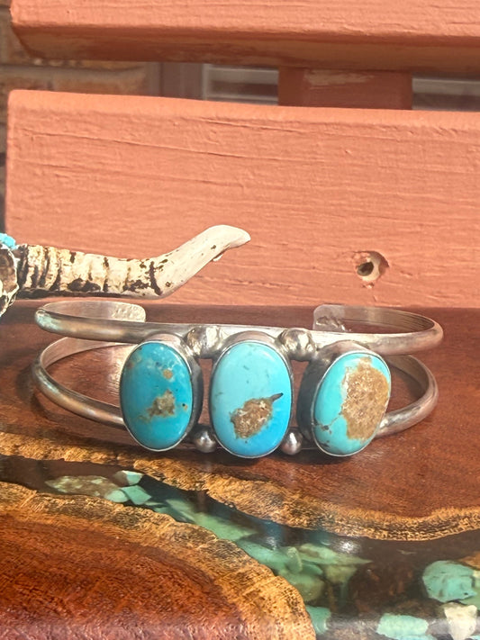 Navajo Handmade Kingman Turquoise Three Stone Cuff