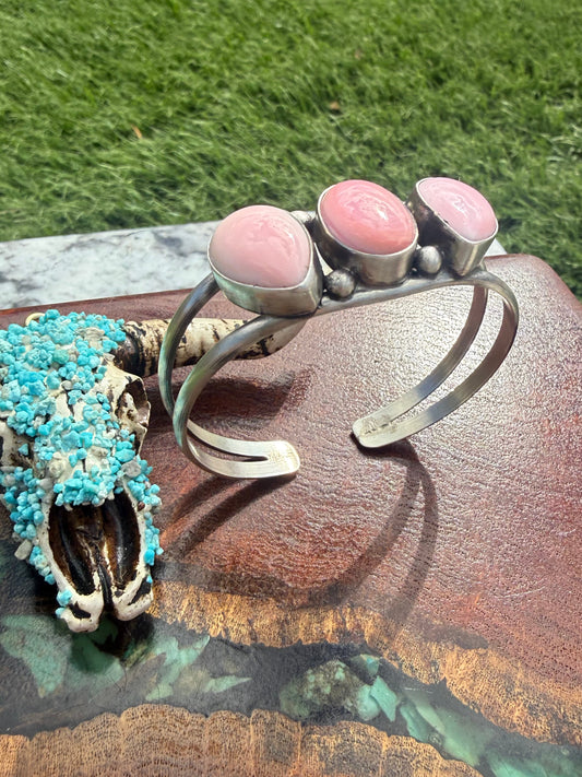 Navajo Handmade Conch Three Stone Cuff