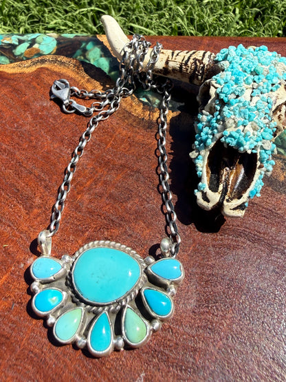 Navajo Handmade Kingman Turquoise Half Cluster Fixed Chain Necklace
