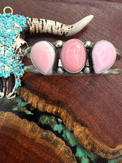 Navajo Handmade Conch Three Stone Cuff
