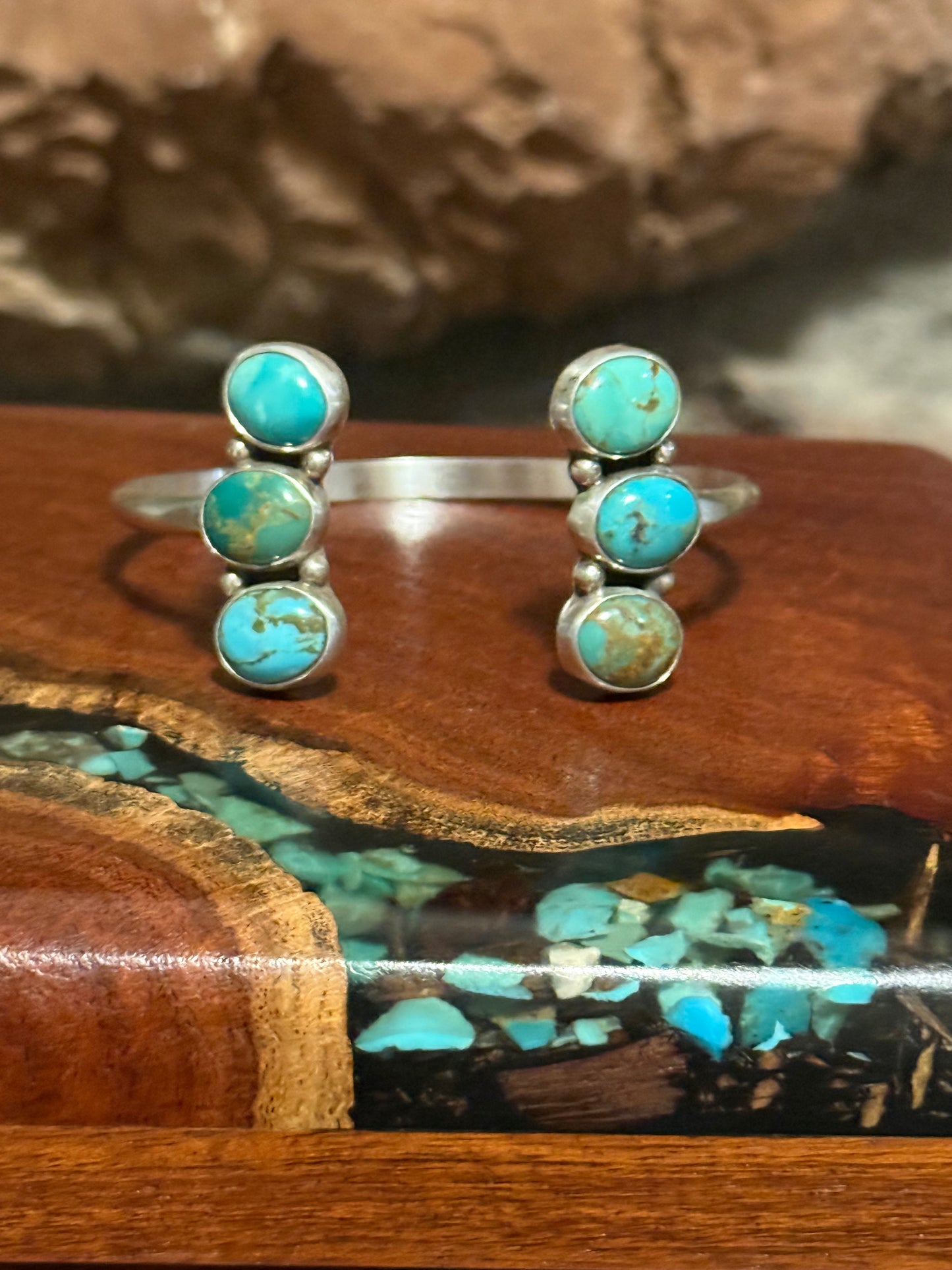 Navajo Handmade Kingman Turquoise 3-Stone Cluster Bracelet Set in Sterling Silver- Made by Geraldine James￼