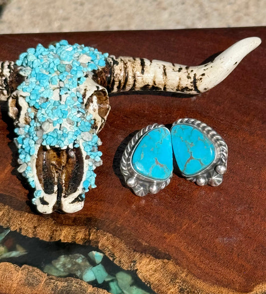 Navajo Handmade Kingman Turquoise  Studs