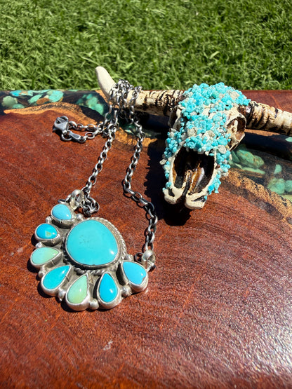 Navajo Handmade Kingman Turquoise Half Cluster Fixed Chain Necklace