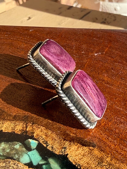 Navajo Handmade Spiny Oyster Stud Earrings