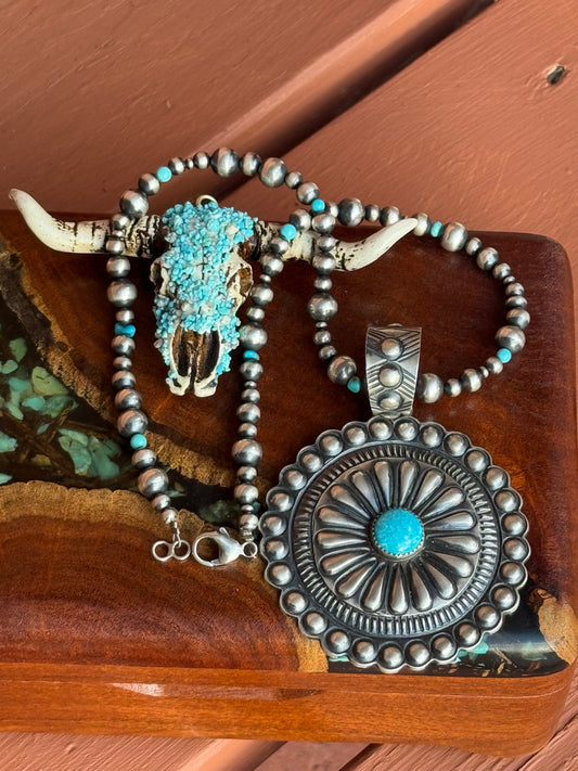 Navajo Handmade Kingman Turquoise Pendant