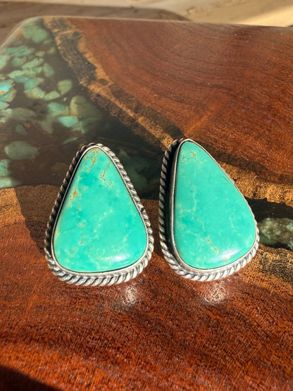Navajo Handmade Kingman Turquoise  Studs