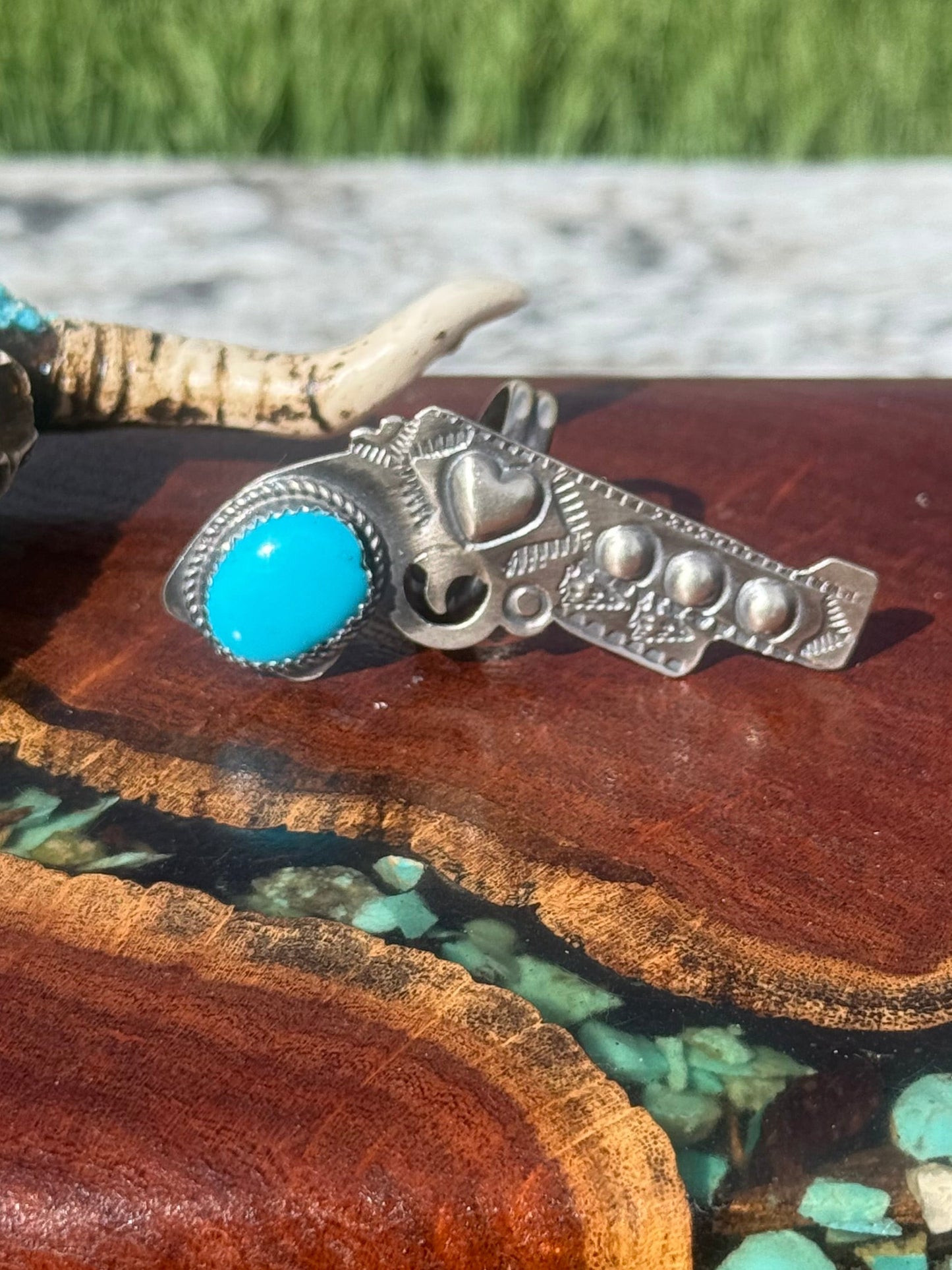 Navajo Handmade Kingman Turquoise Adjustable Pistol Ring