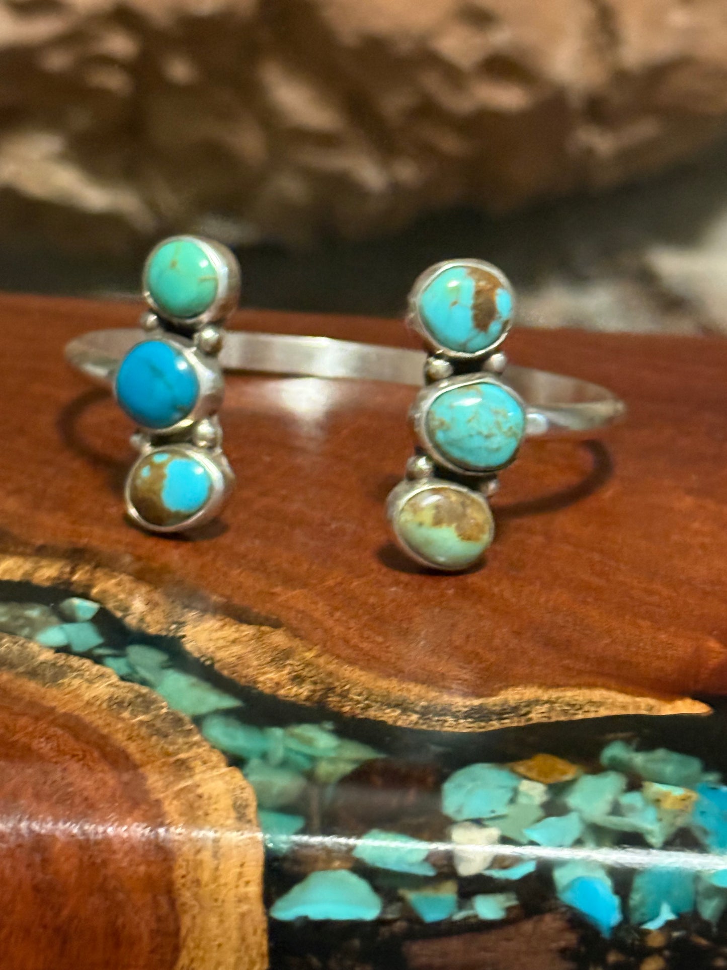 Navajo Handmade Kingman Turquoise 3-Stone Cluster Bracelet Set in Sterling Silver- Made by Geraldine James￼